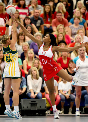 Lindie Lombard of South Africa is blocked by Eboni Beckford Chambers of England Netball. Photo: back pageimages.com