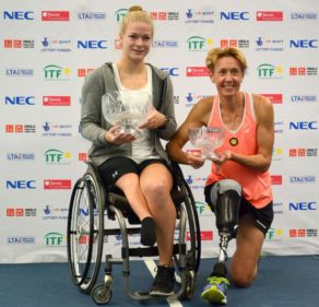 Women's singles champion Diede de Groot (left) and runner-up Sabine Ellerbrock