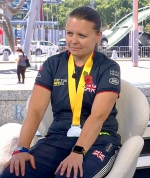 Kelly Ganfield with her 4x100m relay silver medal from the 2018 Invictus Games