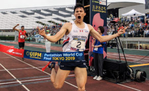 Joe Choong celebrates as he wins gold at the 2019 Modern Pentathlon World Cup Final in Tokyo. Picture credit: UIPM / Nuno Goncalves