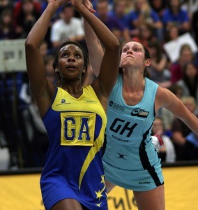 Pamela Cookey in action against Surry Storm (photo by: David Roper Sports)