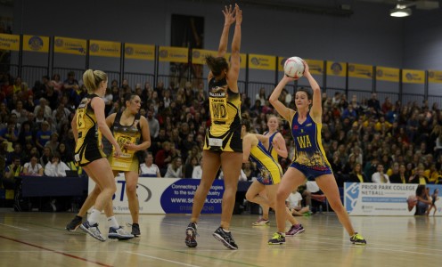 Rachel Shaw in action for Team Bath Netball against Manchester Thunder, February 2016. PICTURE: Clare Green