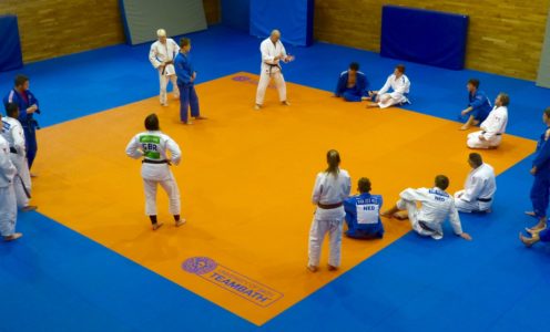 Juergen Klinger talks the elite performance group and visitors from Judo Yushi in the Netherlands through a training session in the Team Bath dojo, November 2016