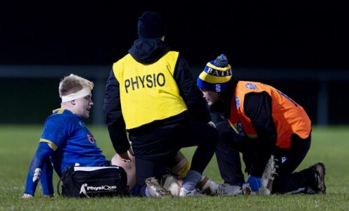 A student placement supports the Team Bath Rugby physio treating a men's 1st XV BUCS Super Rugby player in November 2023. MUST CREDIT: Bob Bradford