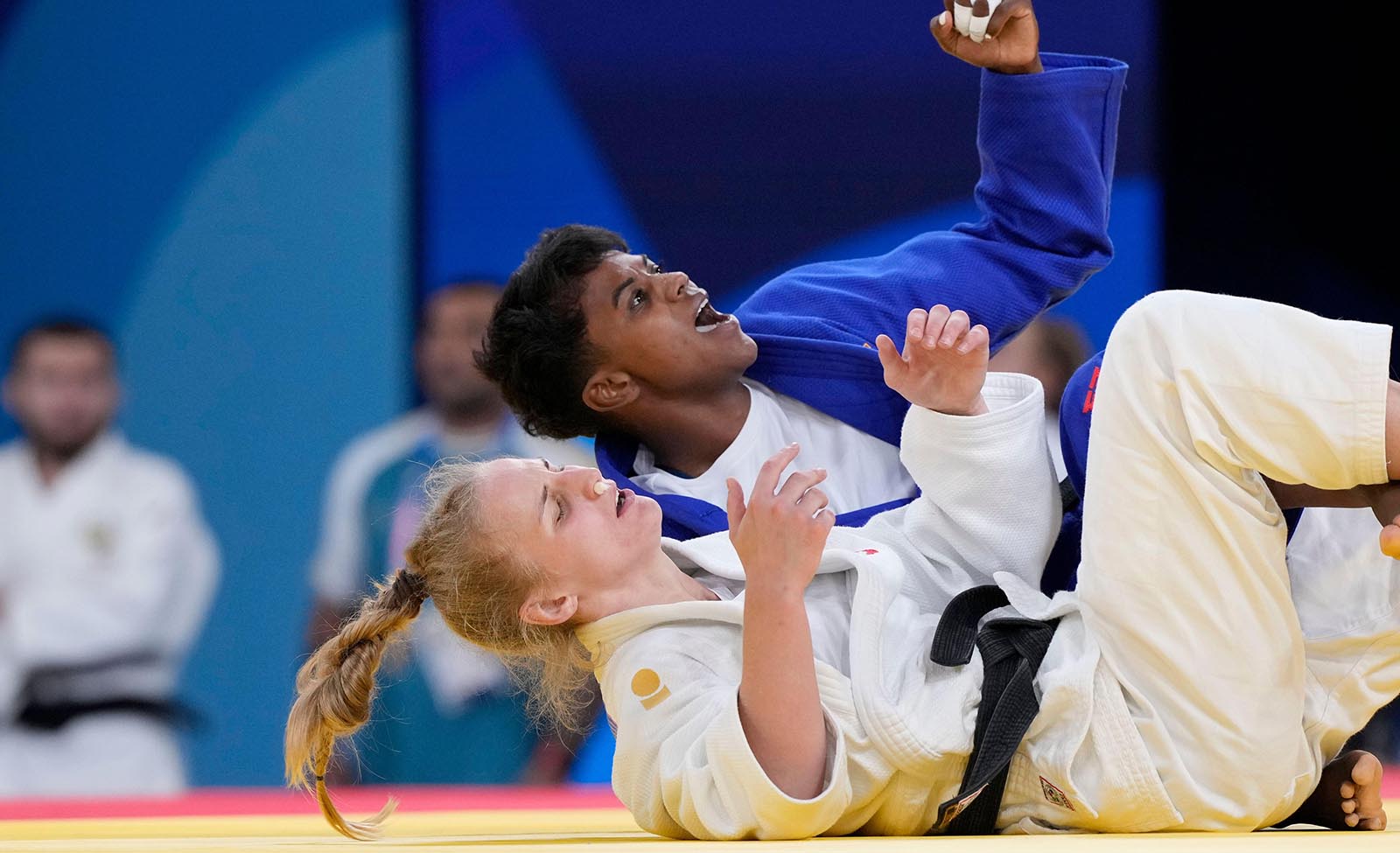 2XMXNPW Mexico's Prisca Awiti Alcaraz celebrates after defeating Poland's Angelika Szymanska during their women -63kg elimination round match in team judo competition at Champ-de-Mars Arena during the 2024 Summer Olympics, Tuesday, July 30, 2024, in Paris, France. (AP Photo/Eugene Hoshiko)