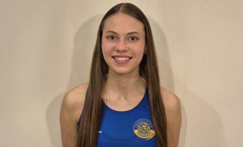 A picture of Team Bath Netball player Ane De Wet smiling at the camera.